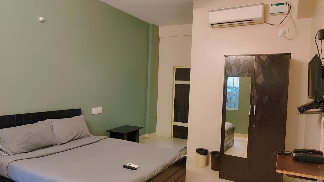 Metro Suites Bangalore Exterior photo